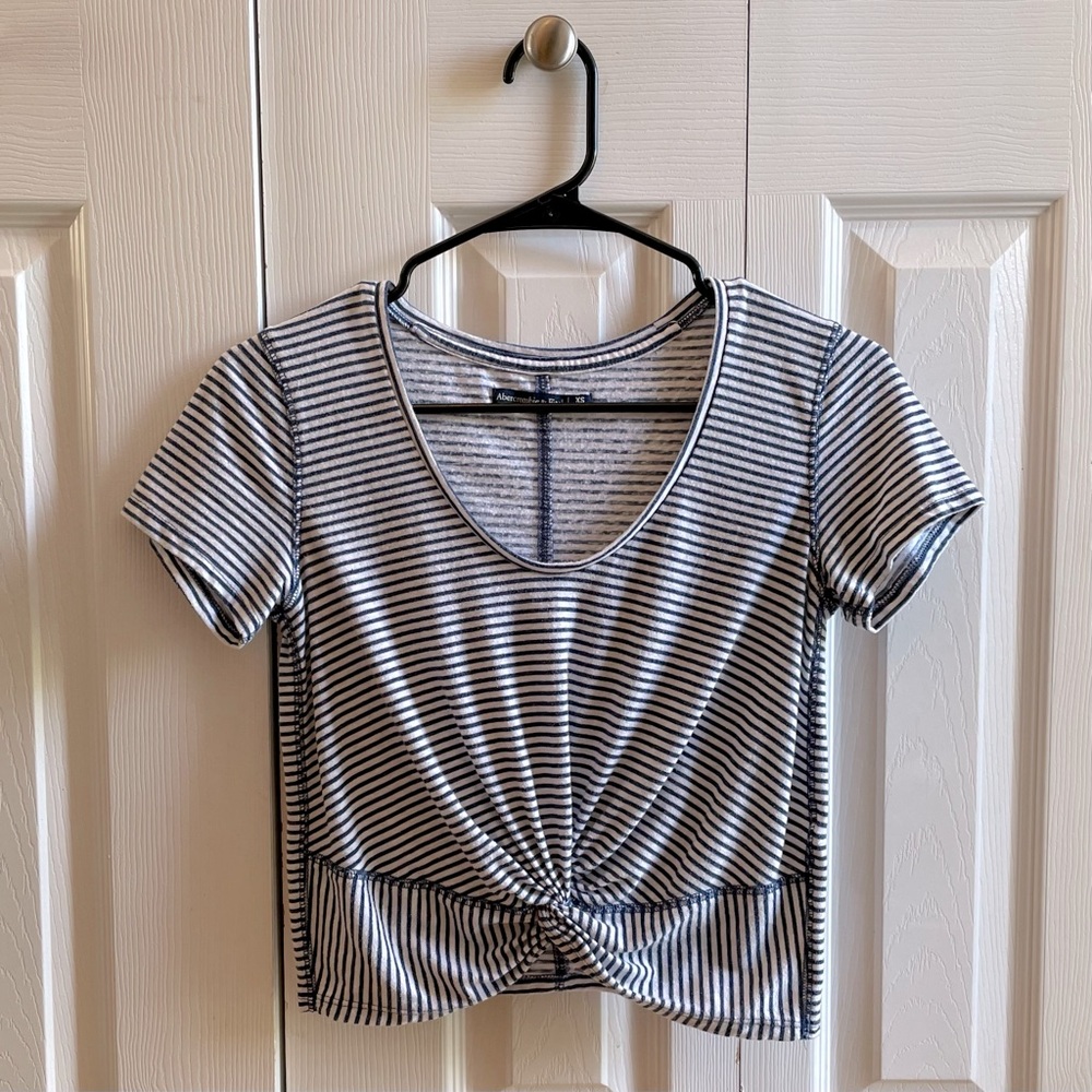 Abercrombie & Fitch: Blue/White Stripped Short Sleeve T-Shirt